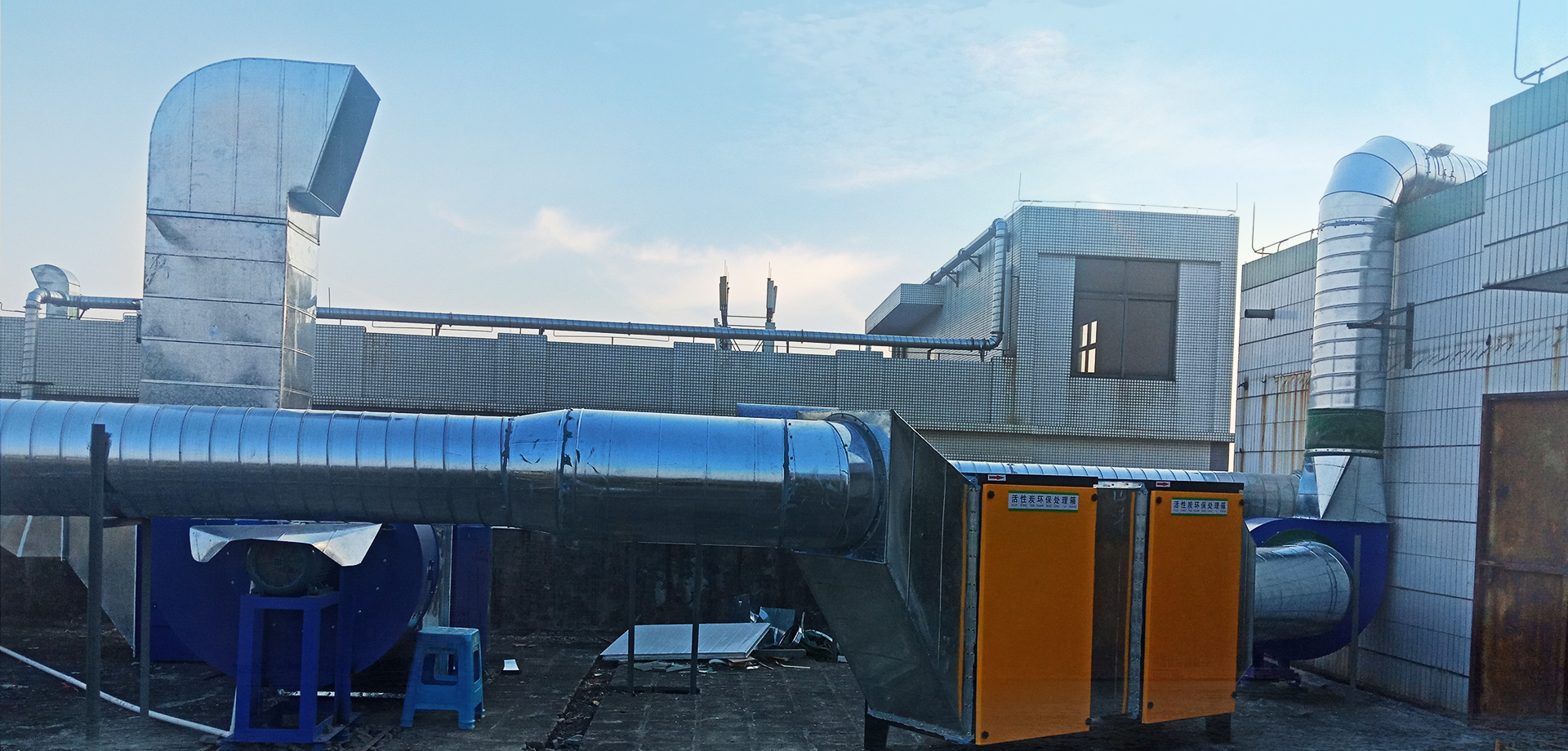 廚房工程公司、運(yùn)水煙罩、排煙工程、廣州廚房工程、食堂廚房設(shè)備、商用廚房工程、餐廳廚房設(shè)備、廚房工程